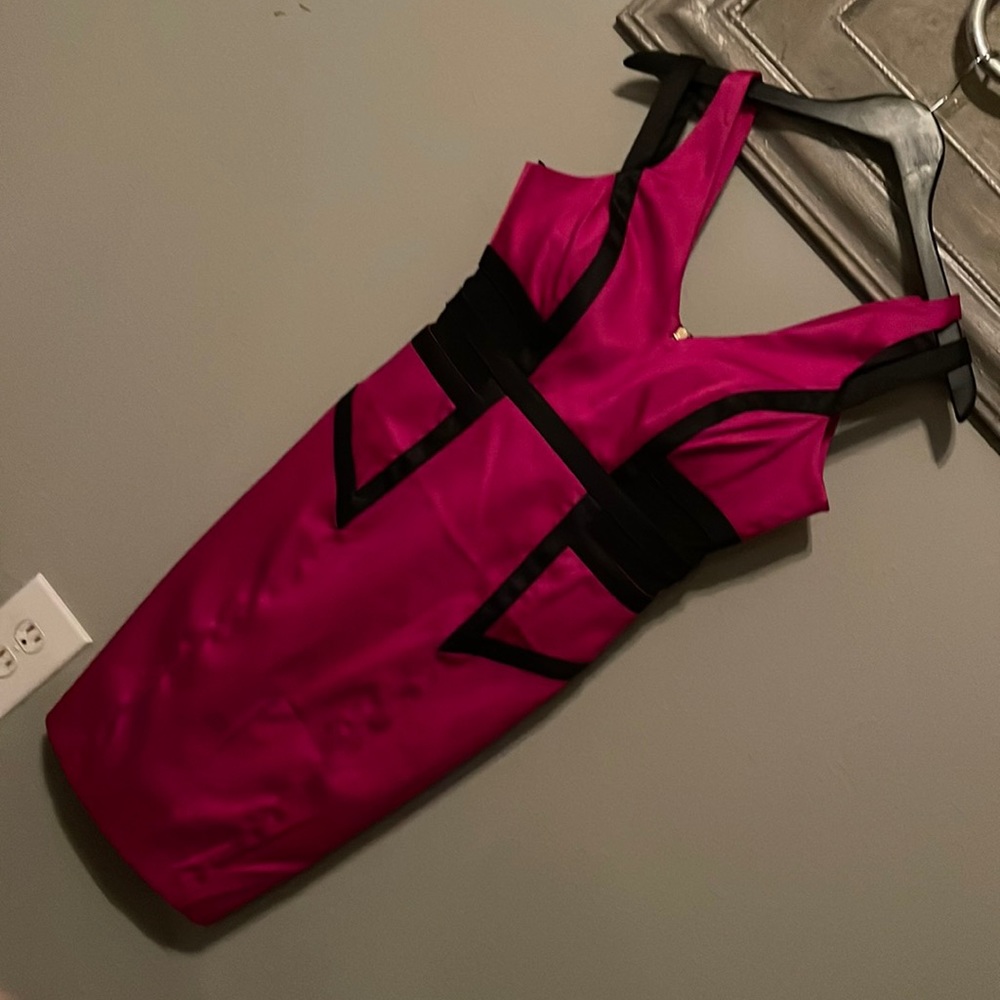 XOXO rust berry red with black simétrico details . Size 3/4